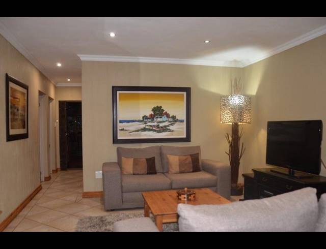 4 BEDROOM TOWNHOUSE FOR SALE IN ISLAND VIEW